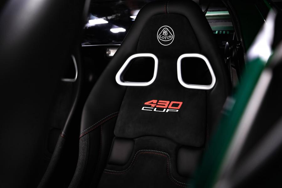 Детали интерьера Lotus Exige Cup 430 2017 года  (UK) (фото 9 из 15)